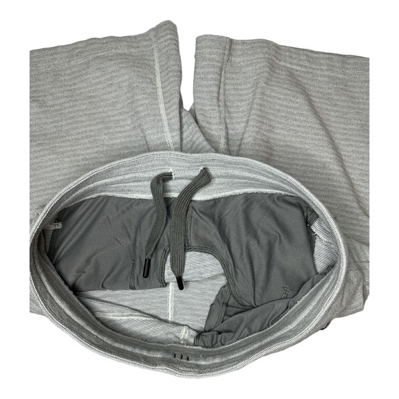 Lululemon Men’s Size Medium Lounge Workout Shorts Gray Stripe - Picture 6 of 7